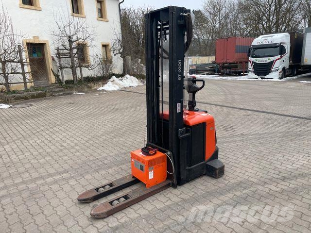BT Fahrerstand Hochhubwagen Elektro SPE160 Triplex High lift order pickers