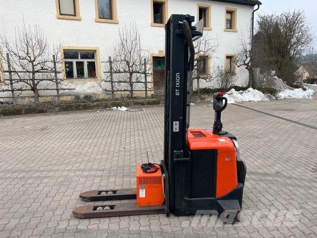 BT Fahrerstand Hochhubwagen Elektro SPE160 Triplex High lift order pickers