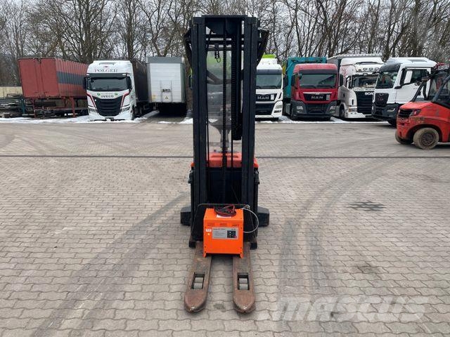 BT Fahrerstand Hochhubwagen Elektro SPE160 Triplex High lift order pickers