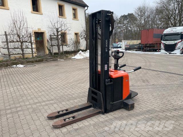BT Fahrerstand Hochhubwagen Elektro SPE160 Triplex High lift order pickers