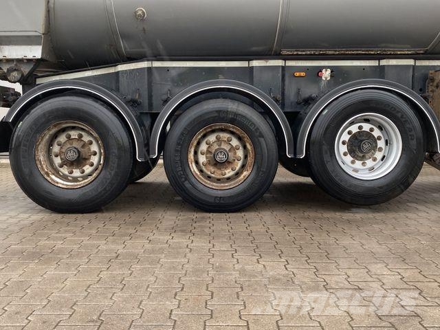 Carnehl CHKS/HH | Stahl 25m³ isoliert*Lift*EBS*Rollplane Naczepy wywrotki / wanny