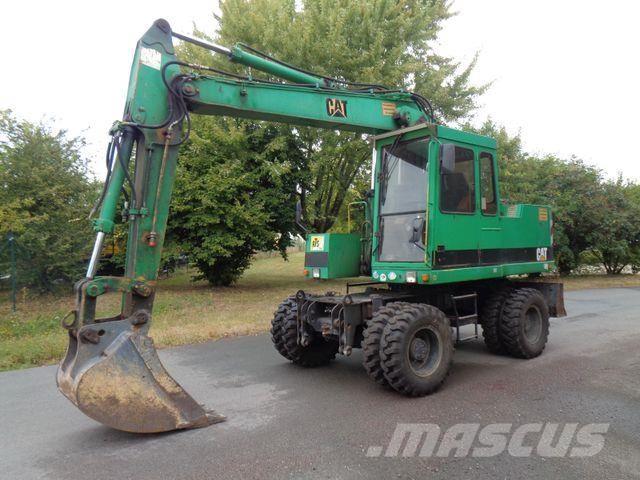 CAT 212 B FT Pelle sur pneus