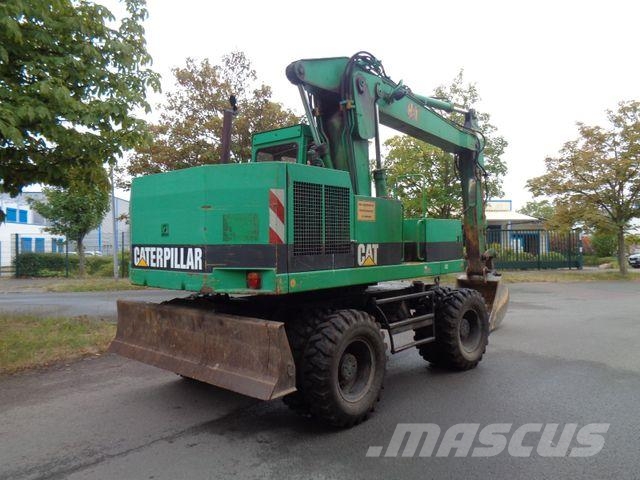 CAT 212 B FT Pelle sur pneus