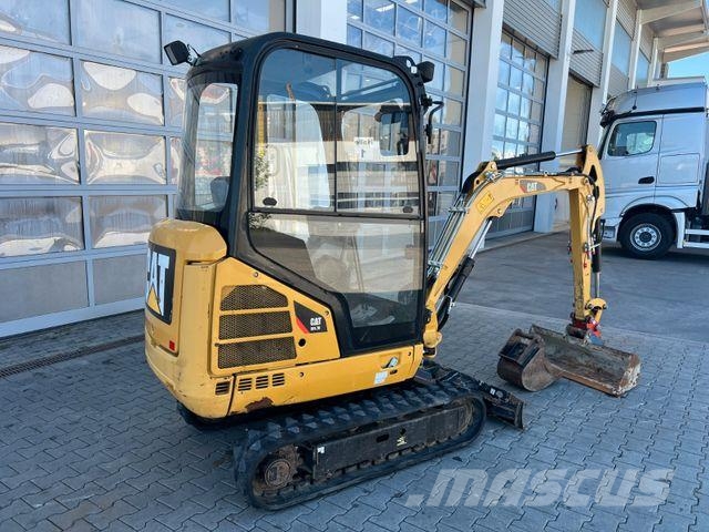 CAT 301.7D / 2015 / nur 1.912h / حفارات صغيرة أقل من 7 طن (حفارات صغيرة)