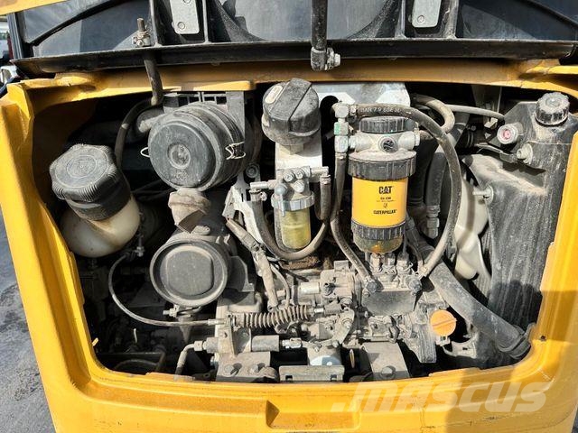 CAT 301.7D Gummikette / 2 Löffel / Schwenkschaufel حفارات صغيرة أقل من 7 طن (حفارات صغيرة)