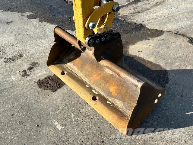 CAT 301.7D Gummikette / 2 Löffel / Schwenkschaufel حفارات صغيرة أقل من 7 طن (حفارات صغيرة)