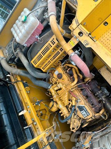 CAT 326 F Oilquick 70/55 Verstellausleger حفارات زحافة