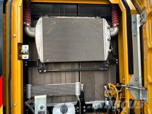CAT 326 F Oilquick 70/55 Verstellausleger حفارات زحافة
