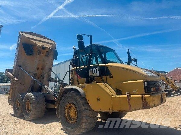 CAT 730 Зчленовані самоскиди