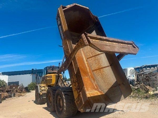 CAT 730 Зчленовані самоскиди