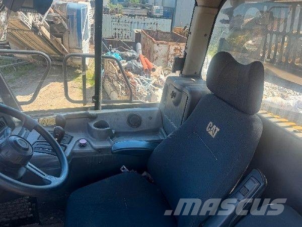 CAT 730 Зчленовані самоскиди