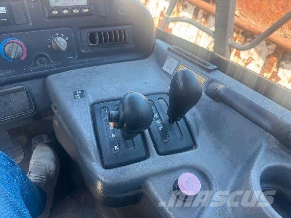CAT 730 Зчленовані самоскиди