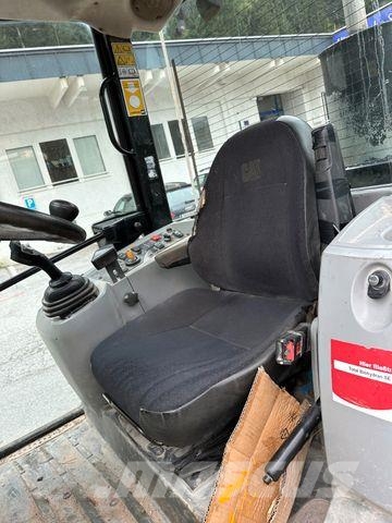 CAT 906H Ratiniai ekskavatoriai