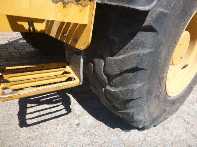 CAT 908 M Kolesni nakladalci