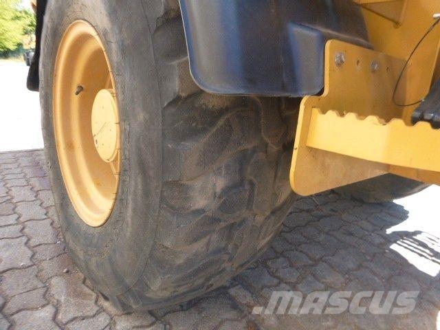 CAT 908 M Kolesni nakladalci