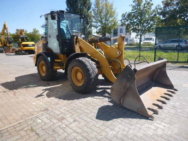 CAT 908 M Kolesni nakladalci