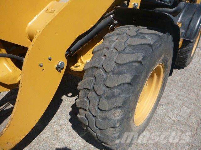 CAT 908 M Kolesni nakladalci
