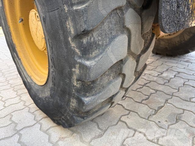 CAT 908M / 2015 BJ / 7.656 H / Schaufel + Gabel Pyöräkuormaajat