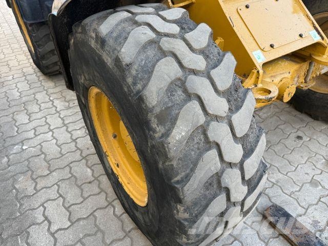 CAT 908M / 2015 BJ / 7.656 H / Schaufel + Gabel Pyöräkuormaajat