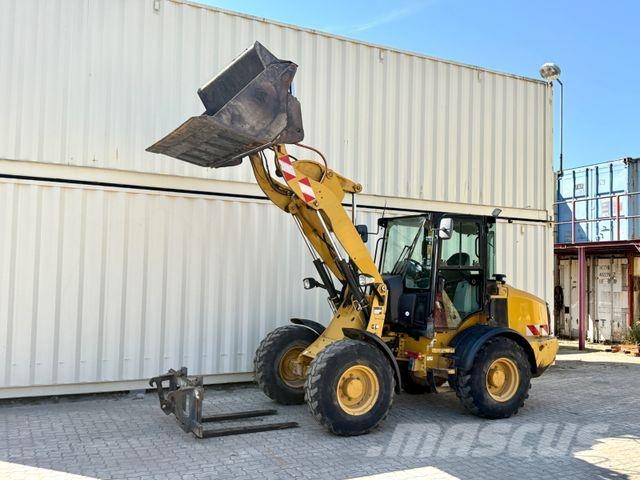 CAT 908M / 2015 BJ / 7.656 H / Schaufel + Gabel Pyöräkuormaajat