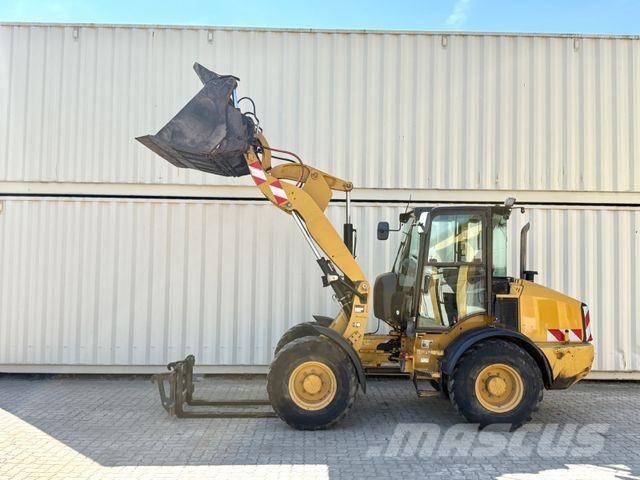 CAT 908M / 2015 BJ / 7.656 H / Schaufel + Gabel Pyöräkuormaajat
