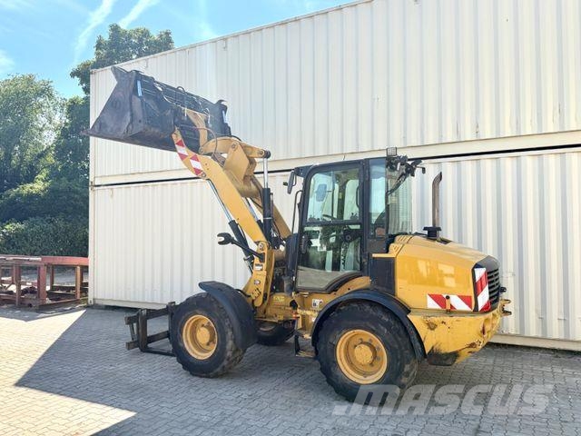CAT 908M / 2015 BJ / 7.656 H / Schaufel + Gabel Pyöräkuormaajat