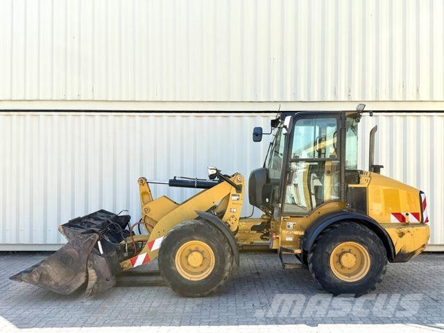 CAT 908M / 2015 BJ / 7.656 H / Schaufel + Gabel Pyöräkuormaajat