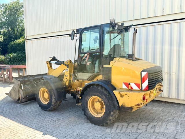 CAT 908M / 2015 BJ / 7.656 H / Schaufel + Gabel Pyöräkuormaajat
