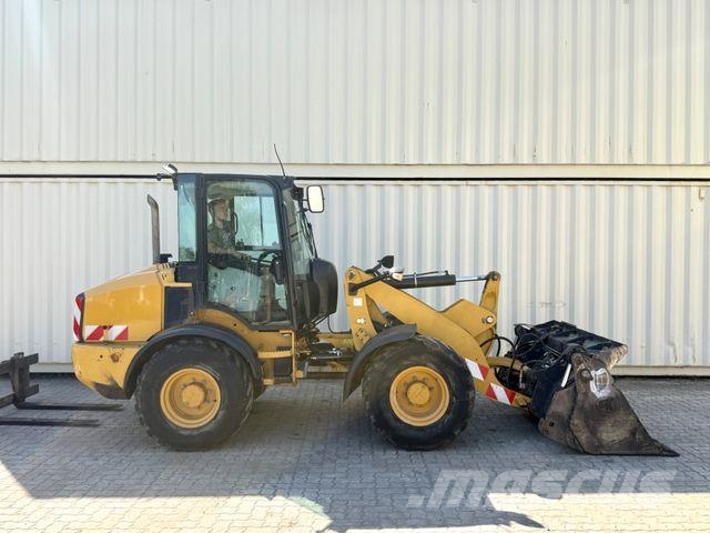 CAT 908M / 2015 BJ / 7.656 H / Schaufel + Gabel Pyöräkuormaajat