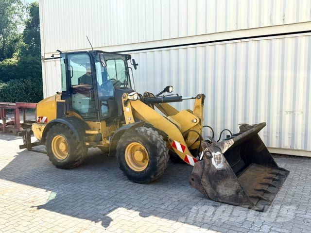 CAT 908M / 2015 BJ / 7.656 H / Schaufel + Gabel Pyöräkuormaajat