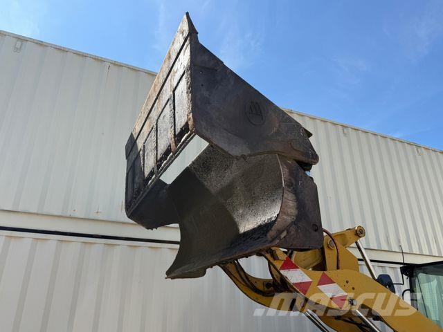 CAT 908M / 2015 BJ / 7.656 H / Schaufel + Gabel Pyöräkuormaajat