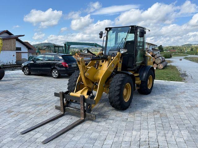 CAT 908M mit Schaufel und Gabel Cargadoras sobre ruedas