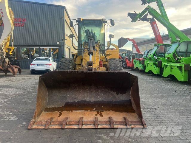 CAT 930 g Pale gommate