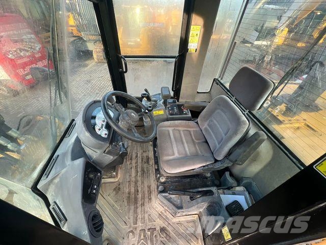 CAT 930 g Pale gommate