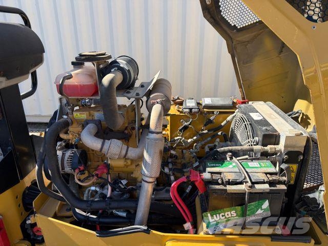 CAT CB2.7 / 2018 BJ / 845 H / 2.5 Tonnen 기타 롤러