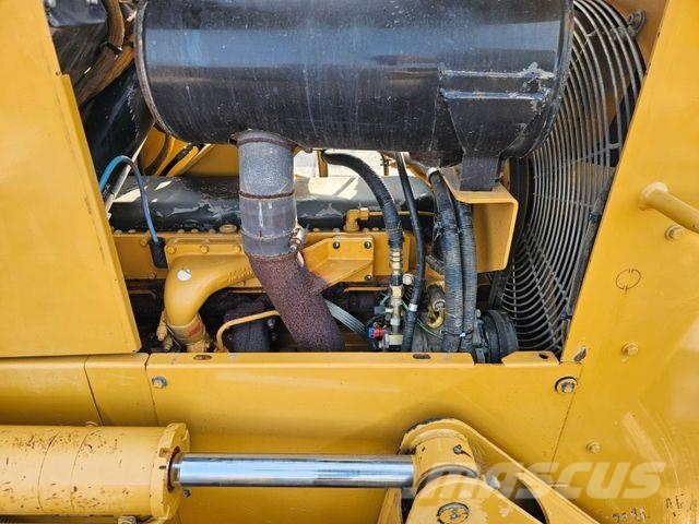 CAT D 5 M LGP *2000*1.274 h*CE*Ripper ventil* Telaketjupuskutraktorit