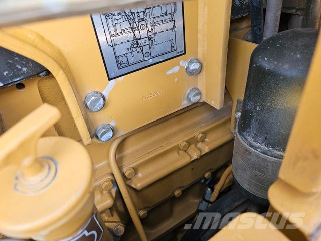 CAT D 5 M LGP *2000*1.274 h*CE*Ripper ventil* Telaketjupuskutraktorit