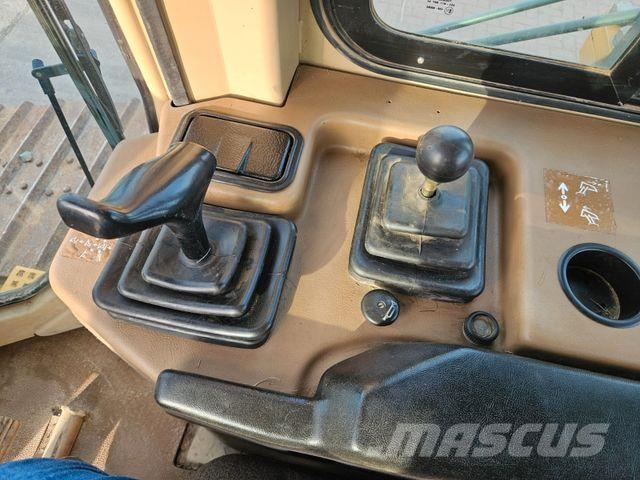 CAT D 5 M LGP *2000*1.274 h*CE*Ripper ventil* Telaketjupuskutraktorit