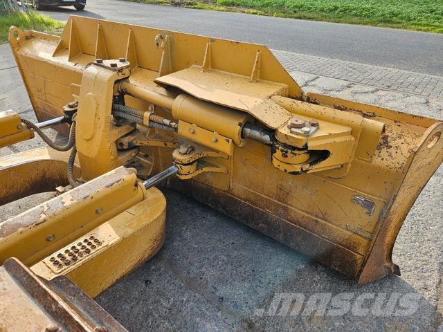 CAT D 5 M LGP *2000*1.274 h*CE*Ripper ventil* Telaketjupuskutraktorit