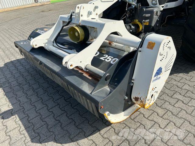 CLAAS Arion 650 / Mahausrüstung トラクター