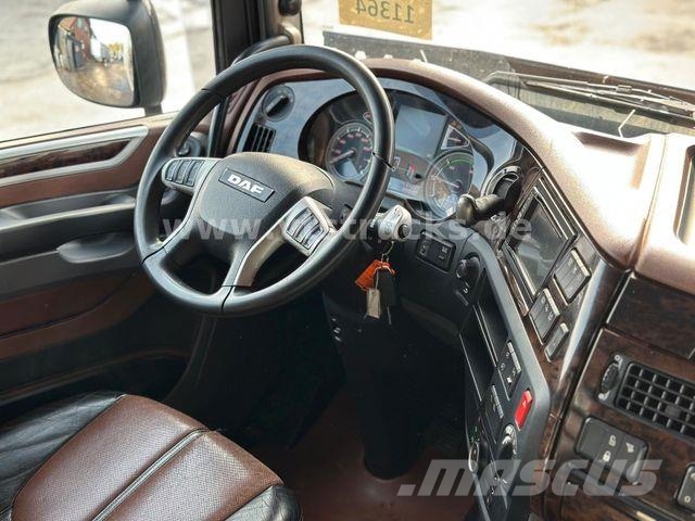 DAF XF 530 4x2 Finkl 2.Stock Viehaufbau 动物运输货车