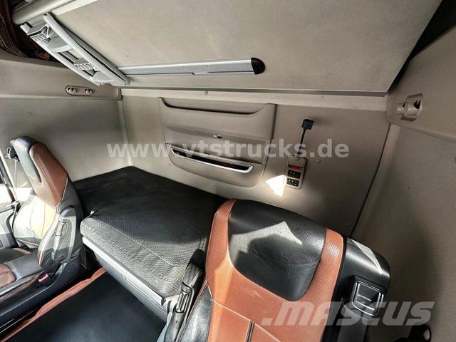 DAF XF 530 4x2 Finkl 2.Stock Viehaufbau 动物运输货车