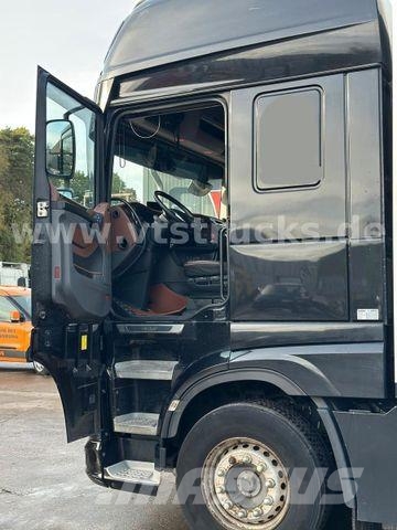 DAF XF 530 4x2 Finkl 2.Stock Viehaufbau 动物运输货车