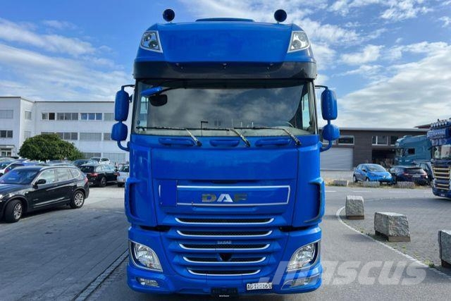 DAF XF510 6x2 شاحنات بغطاء جانبي