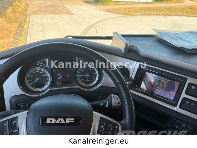 DAF XF530 FT 4x2 mit Kroll, ADR Saug- /Druckanhänger Camiones aspiradores/combi