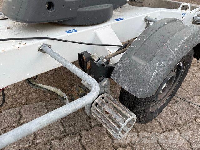 Dino 120 T, Arbeitshöhe 12m, Hydr. Radantrieb Trailer mounted aerial platforms
