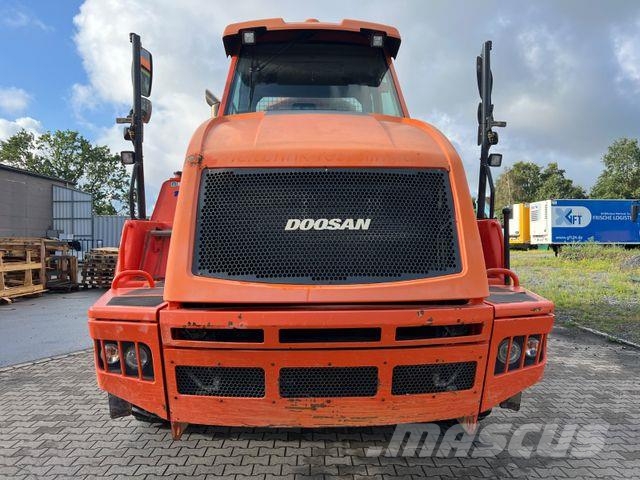 Doosan DA 30 Dumper 6x6 Tombereau articulé