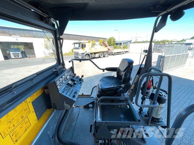 Dynapac F1700C / nur 2.928h / inkl. Verbreiterung Asfaltni finišeri