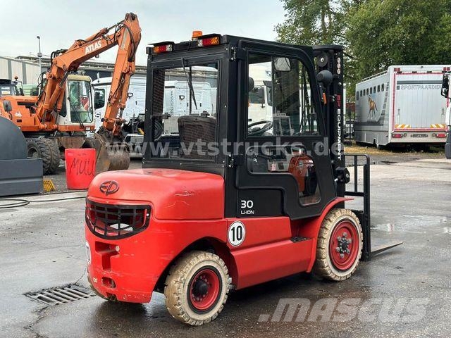 EP EFL 302 Elektrostapler BJ.2020 Вилични кари-повдигачи - други