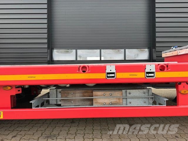 Faymonville 4-axle lowloader / ramps / extendable / excavato Low loader yari çekiciler